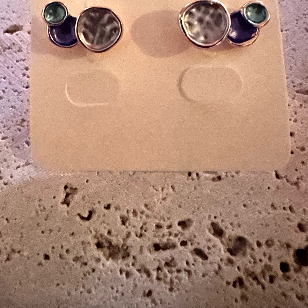 Chain of Bubbles Circles Effervescent Paint Palette Artsy Dent Divot Dimple Stud - Picture 11 of 16